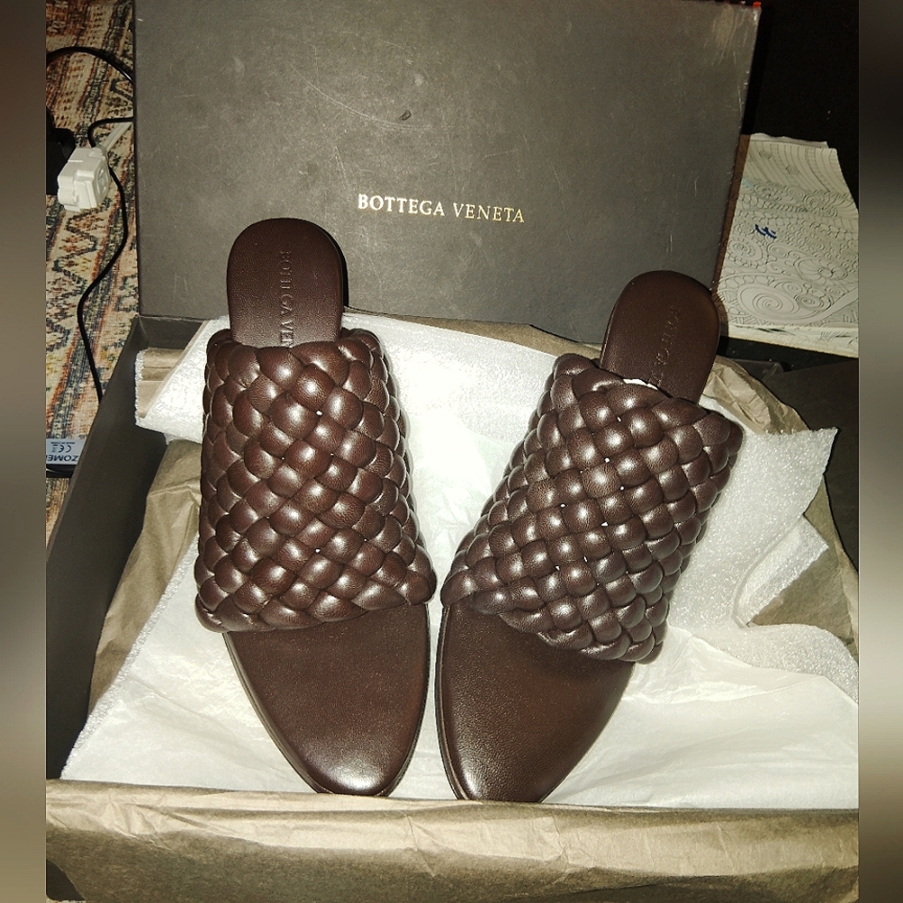 Bottega Veneta BNIB 100 % Authentic
